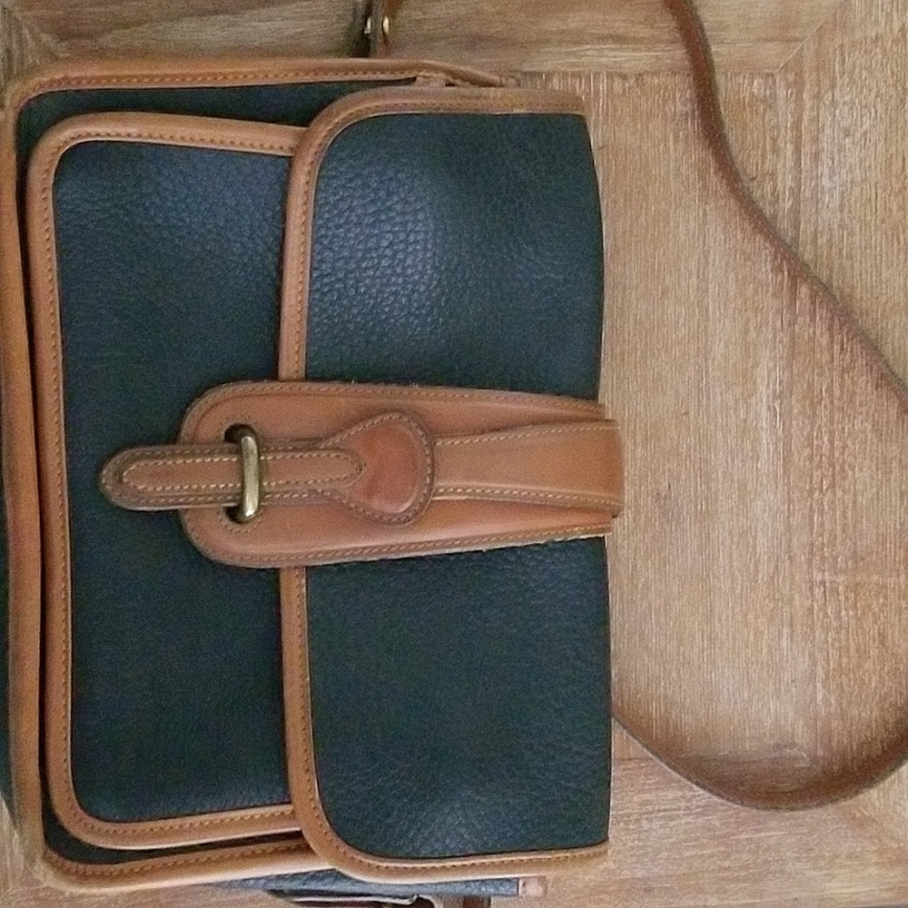 Vintage Dooney & Bourke shoulder bag
